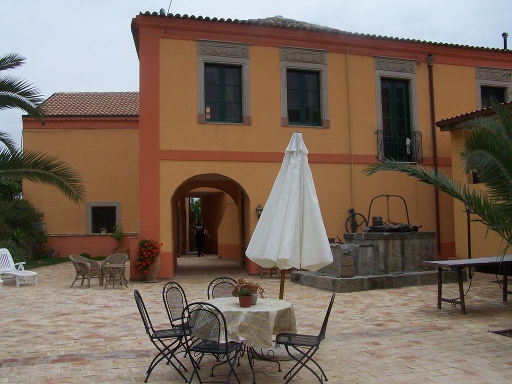 Casale Romano Resort E Relais Motta Camastra Exterior photo