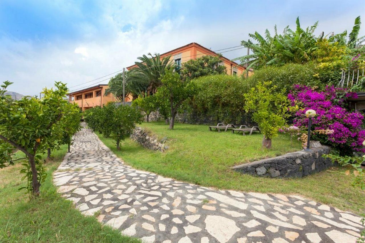 Casale Romano Resort E Relais Motta Camastra Exterior photo